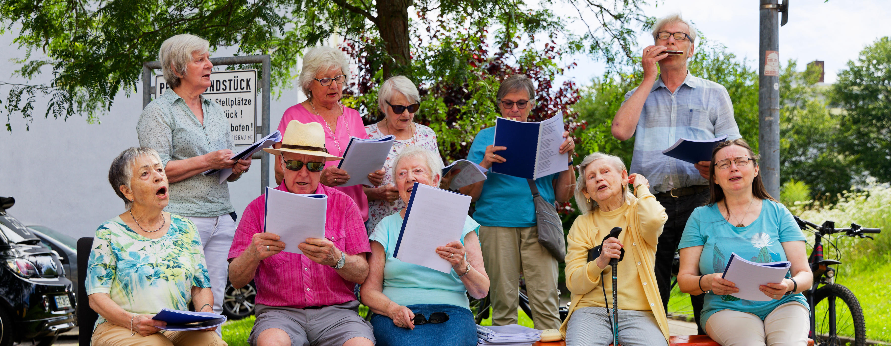 Menschen beim Singen